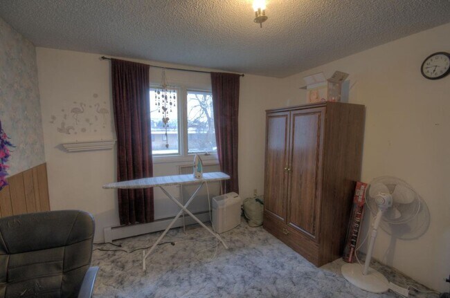 Foto del edificio - 2 Bed, 1 Bath with Garage Space in Missoula