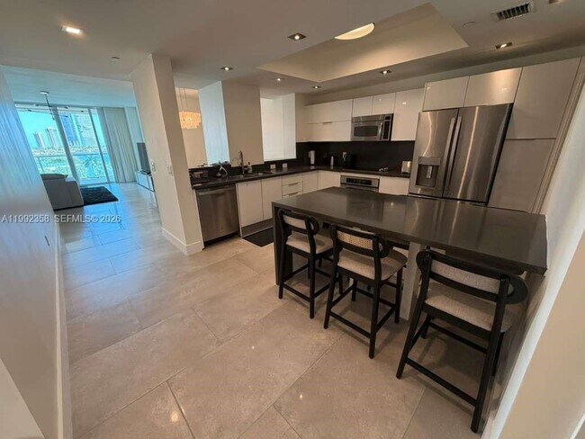 Foto del edificio - 3330 NE 190th St