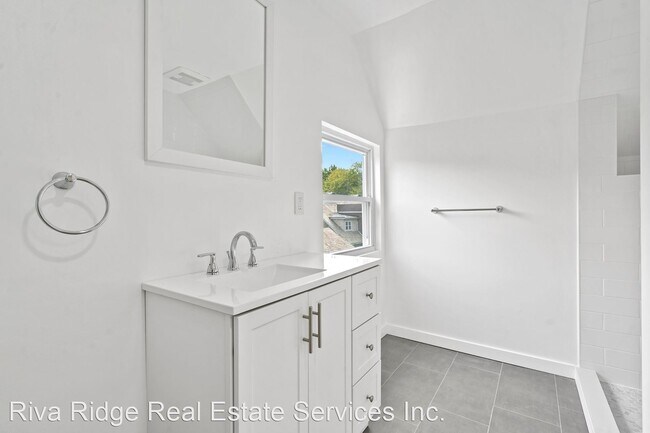 Building Photo - 3 br, 1 bath House - 1208 Chislett Street