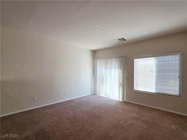 Foto del edificio - 8151 Base Camp Ave
