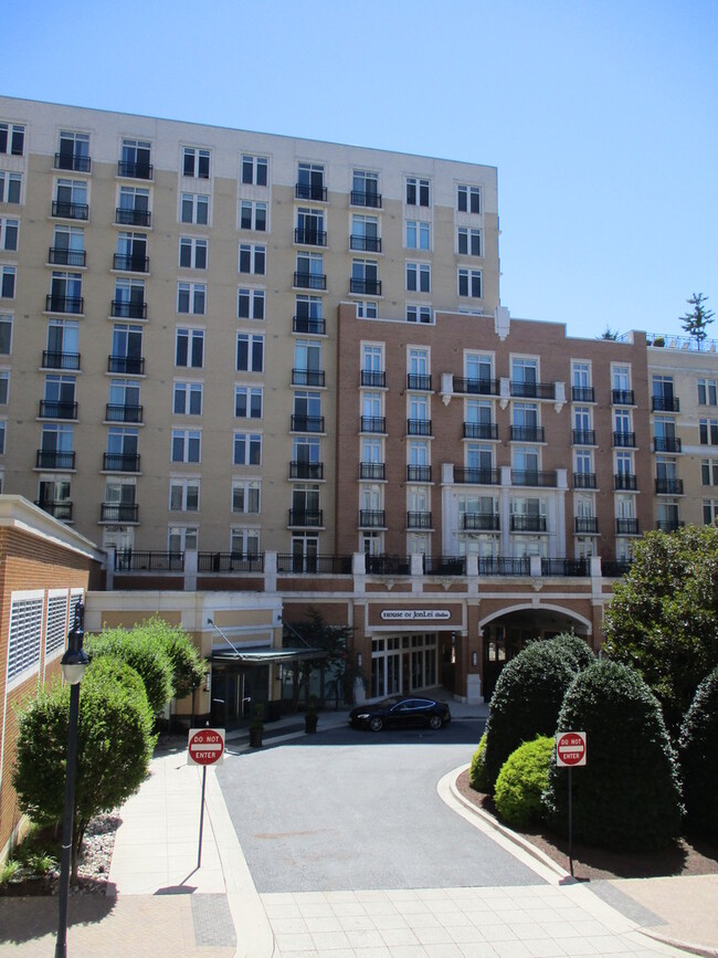 Foto del edificio - Luxurious 1 Bedroom Condo in National Harbor!