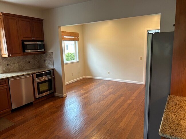 Building Photo - Wonderful Family Home! 120 Bancroft Road