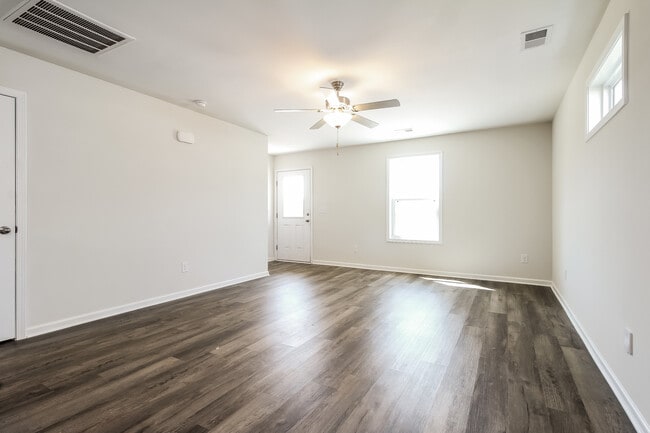 Building Photo - 307 Noble Ln, Pendleton, SC