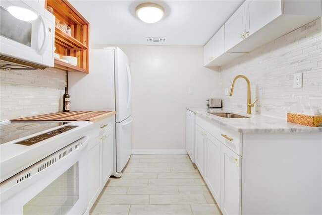 Photo - 3640 41st Ln S Apartment