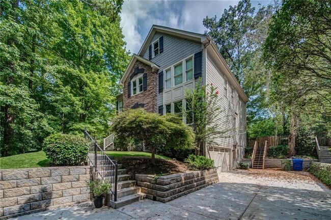 Foto del edificio - 2555 Ridgewood Terrace NW