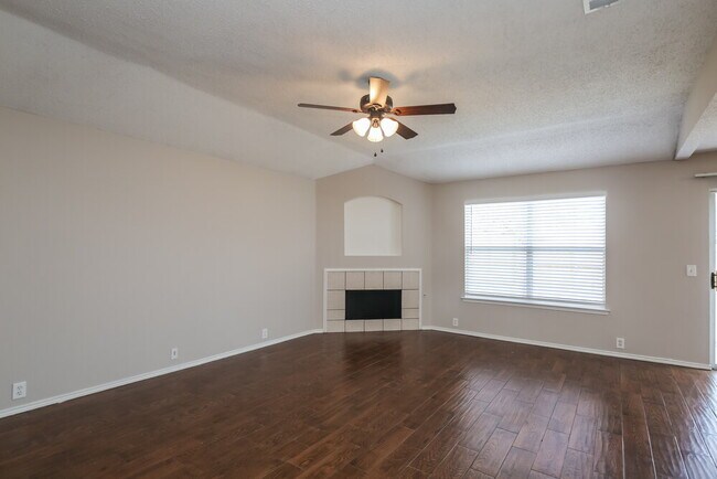 Foto del edificio - 100 Walnut Dr