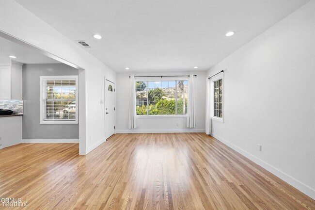 Foto del edificio - 3 br, 2 bath House - 9944 Saticoy St