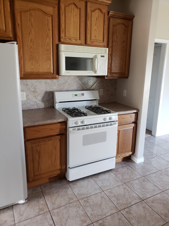 kitchen - 1633 Morrow Ln