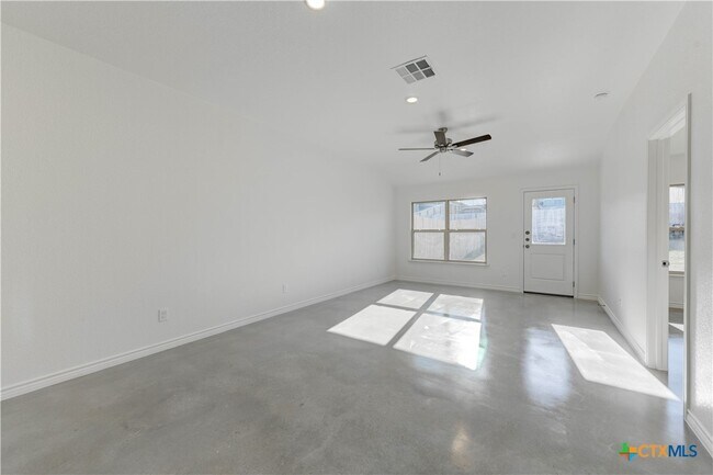 Building Photo - 526 Lost Trl