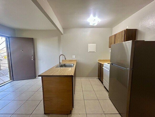 Building Photo - 136 Judy Ln