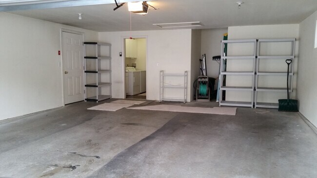Building Photo - 3BR/3BA house plus utilities $2600