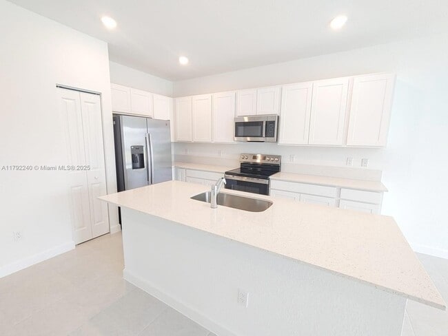 Building Photo - 537 Rivergrass St