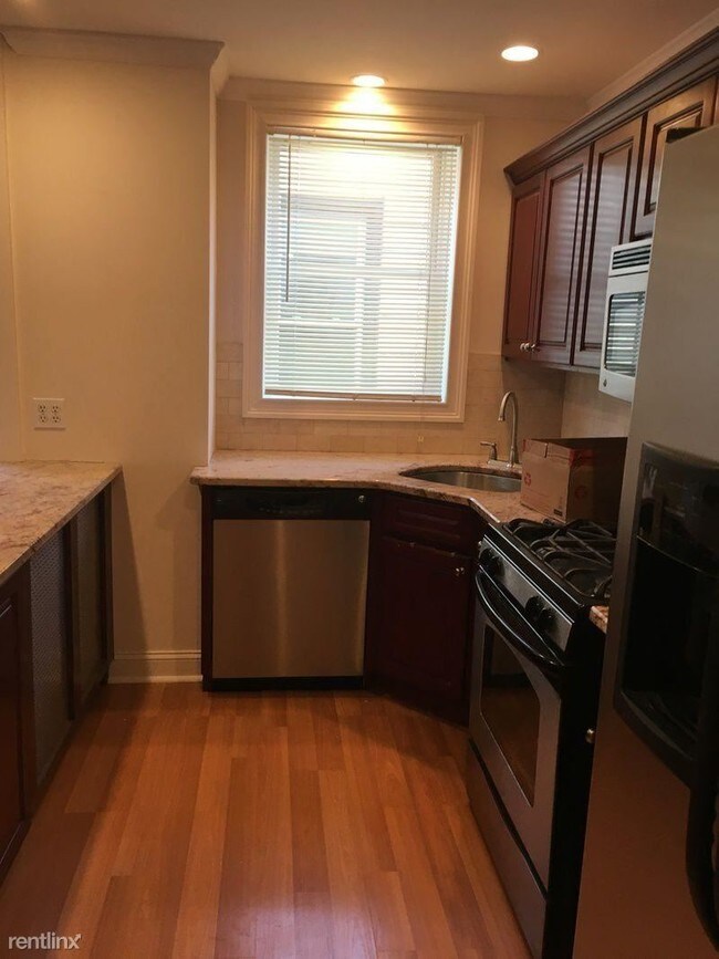 Building Photo - 3 br, 1 bath  - 578 79th St