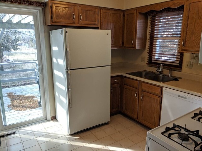 Foto del edificio - 3-Bedroom Tri-Level Home in Hillcrest