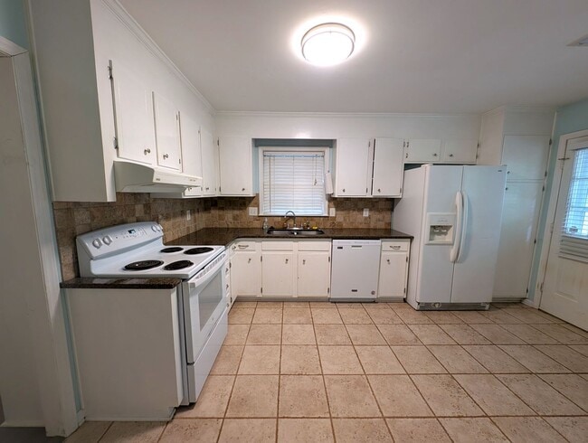 Building Photo - 629 Furrow Dr