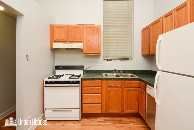 Foto del edificio - 2101 N Western Ave