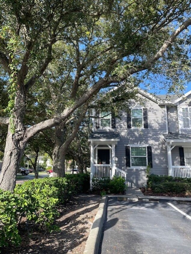 Primary Photo - 2 Bedroom 2 1/2 Bath Townhouse in ST, next to MacDill Air Force Base