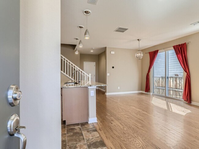 Building Photo - Lovely 3 Bedroom 2.5 Bath in Parker!