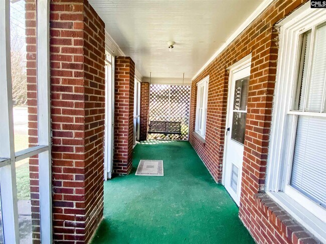 Building Photo - 3012 Rosewood Dr