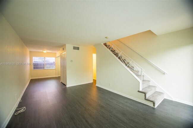 Foto del edificio - 4803 NW 9th Dr