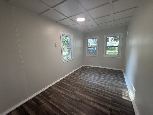 Building Photo - 2804 Kenmore Ave