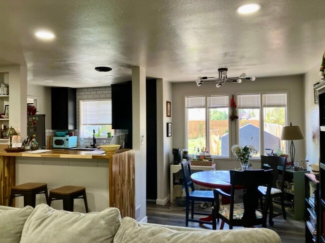 Building Photo - 1307 Wright Ave