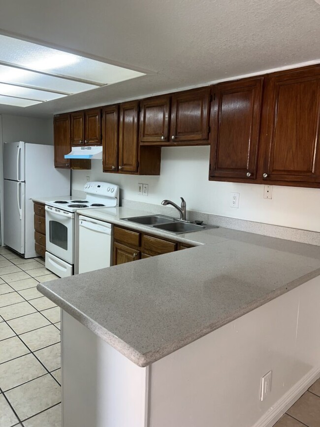 Foto del edificio - 2217 N Jones Blvd