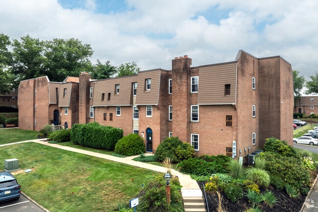 Building Photo - Meadowbrook Apartments