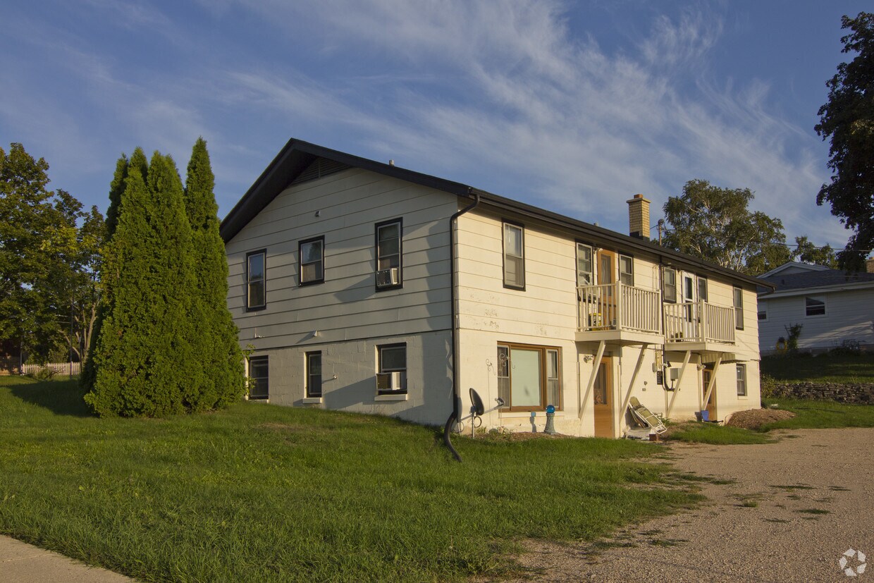 1504 Eder Ln, West Bend, WI 53095 Apartments in West Bend, WI