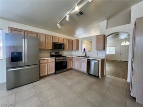 Building Photo - 7100 Village Shore Ct