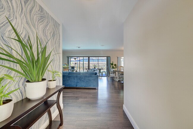 Foto del edificio - 6833 Bianchini Cir