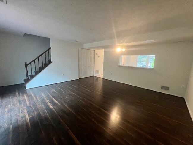 Foto del edificio - Charming 3 BR/2.5 BA Townhome in Germantown!