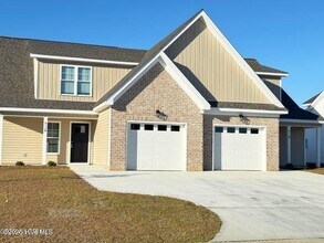 Building Photo - 704B Sarah Rebecca Dr