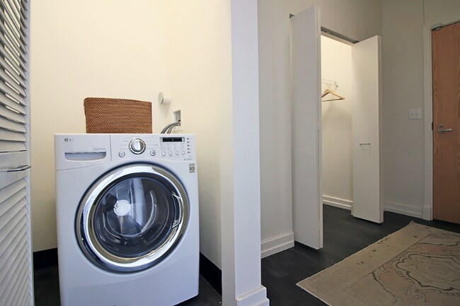 Photo - 2152 S Indiana Ave Apartment