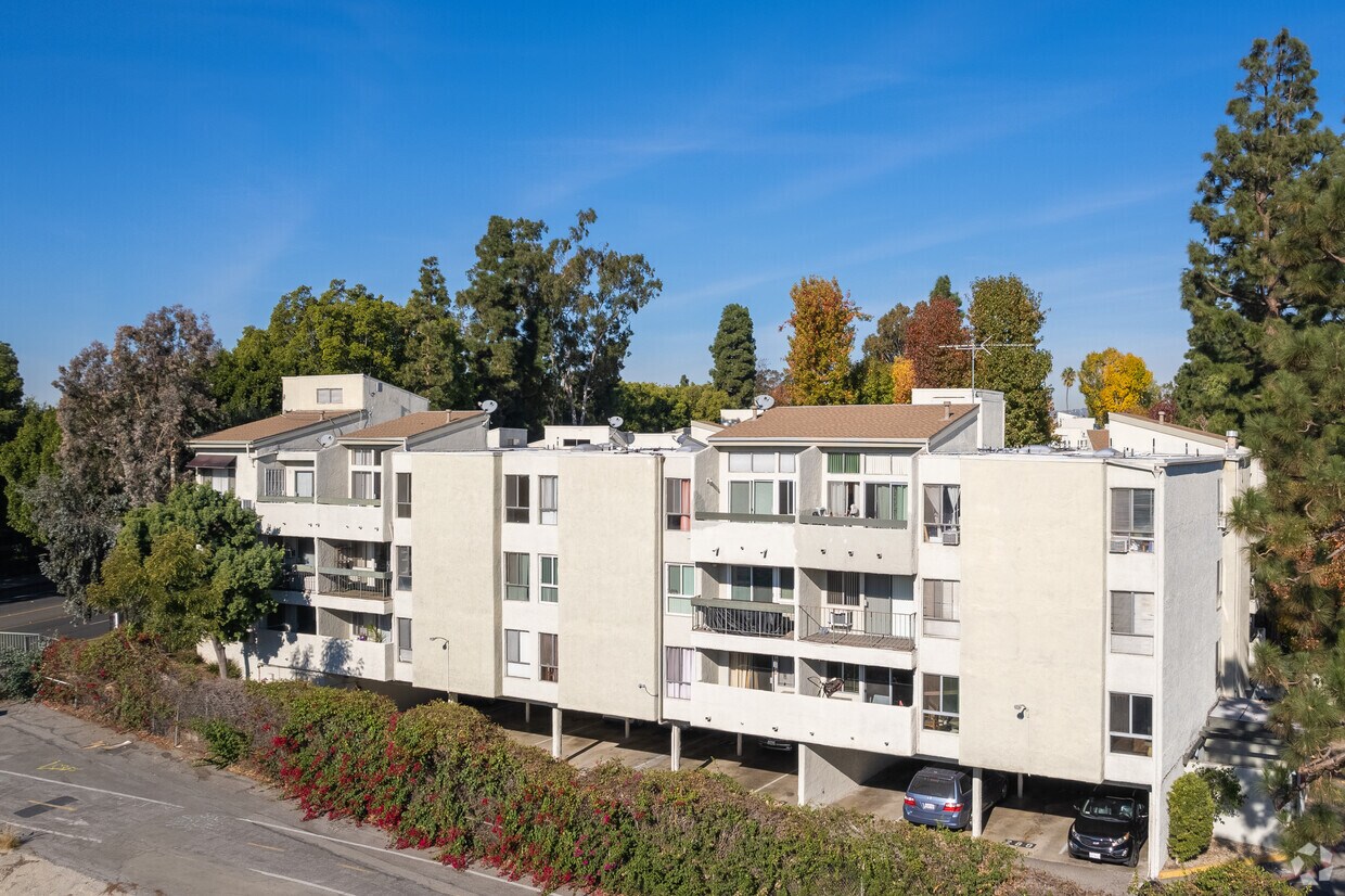 4900 Overland Ave Culver City, CA 90230 - Windsor Fountains