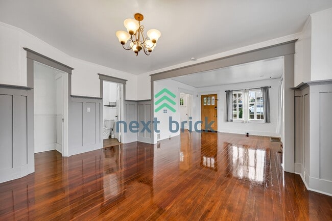 Foto del edificio - 3 BED & 2 BATH SINGLE FAMILY HOUSE FOR RENT