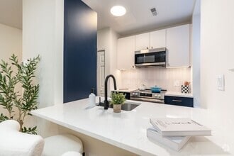 Building Photo - Carriage House