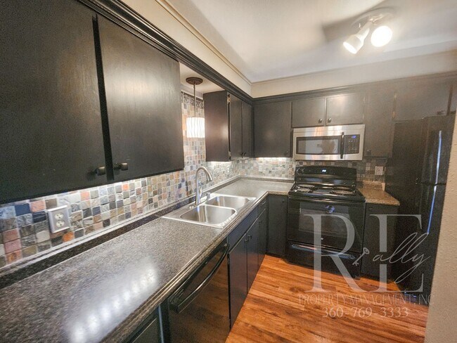 Foto del edificio - 1343-A Whitney Ave