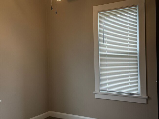 Foto del edificio - Adorable 3 Bedroom Bungalow...