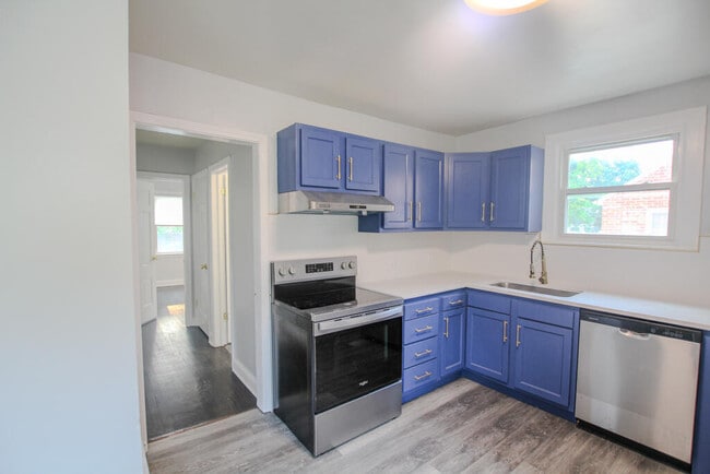 Building Photo - 5017 N Bay Ridge Ave
