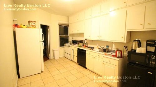 Primary Photo - 145 Beacon St