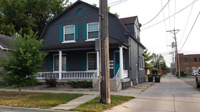 Foto del edificio - 113 E Spring St