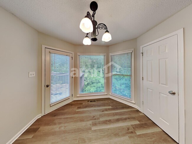 Foto del edificio - 321 Winchester Way