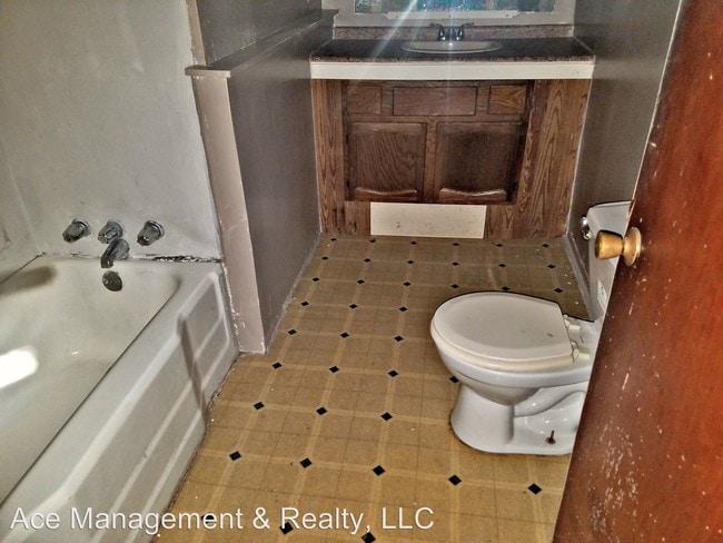 Building Photo - 3 br, 2 bath House - 824 East Moulton SE
