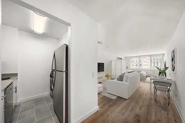 Foto principal - 395 S End Ave