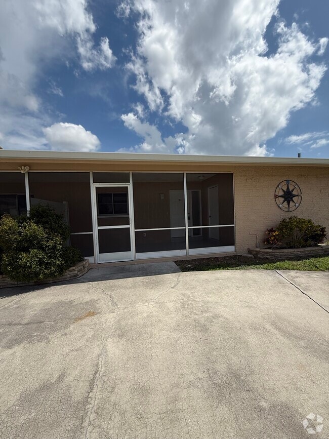 Building Photo - 1310 SE 40th Ter