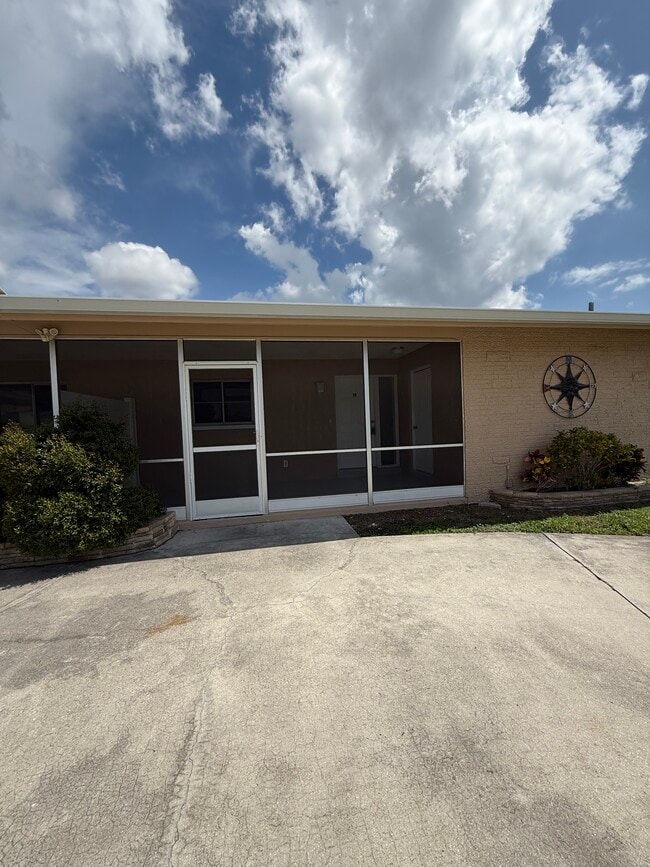 Building Photo - 1310 SE 40th Ter