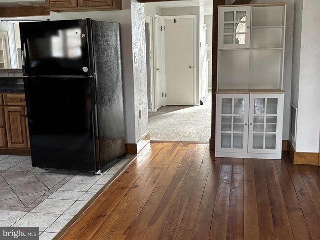 Building Photo - 574 Cinder Rd