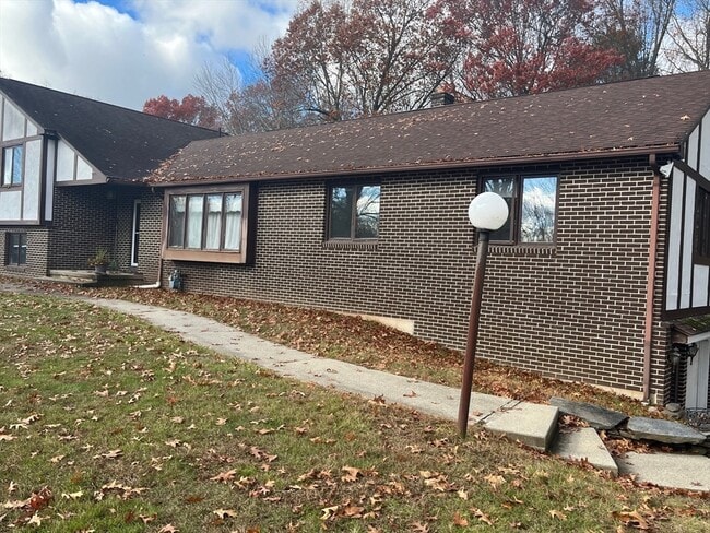 Building Photo - 93 Lantern Ln