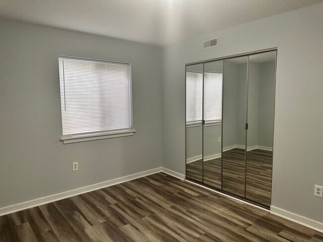 Foto del edificio - 2 bedroom condo in Williamsburg! Available September 2026